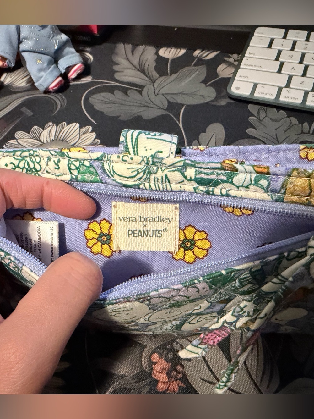 Vera Bradley X Peanuts Tab wallet - Picture 3 of 4